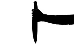 Не менее двух ударов в живот и грудь: сахалинца обвинили в поножовщине