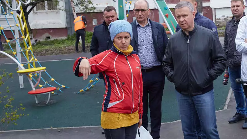 Мэр Южно-Сахалинска проинспектировал дворы после гарантийного ремонта