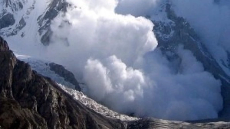 Спасатели предупредили о возможном сходе лавин на выходные в Южно-Сахалинске