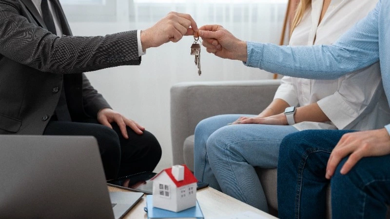 Дальневосточную ипотеку расширили: кто из сахалинцев теперь может взять кредит под 2%