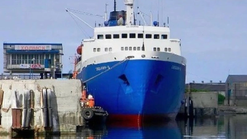 Работу паромной переправы Ванино – Холмск остановят из-за циклона
