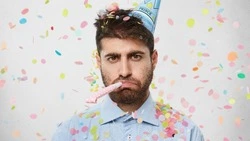 В Южно-Сахалинске именинник испортил чужую машину из-за плохого настроения 