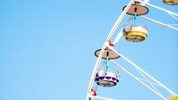 Родственников мужчины, который прыгнул с колеса обозрения, ищут в Южно-Сахалинске