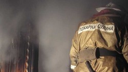 Пожарные эвакуировали 12 человек из горящего дома в Южно-Сахалинске 19 декабря