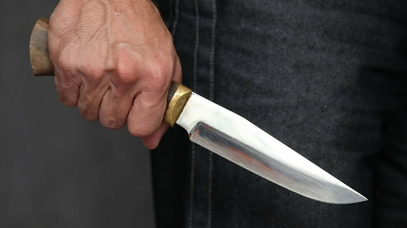 Во время пьяной ссоры сахалинец получил удар ножом в живот