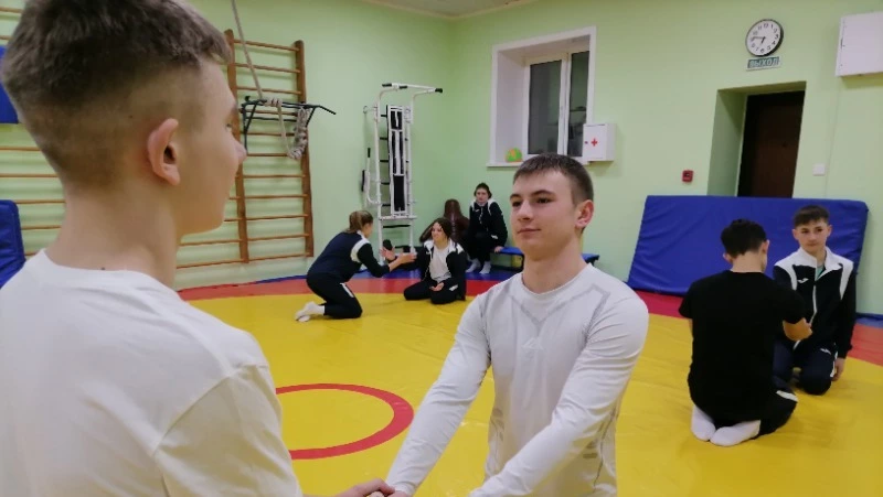 Самозащита без оружия: участники федерального проекта «Тренер» занялись борьбой самбо