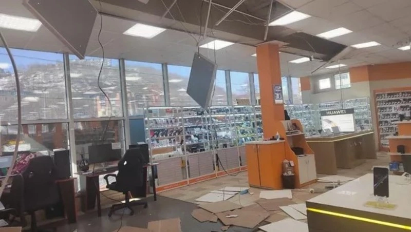 Здания на Камчатке получили трещины после сильного землетрясения 3 апреля