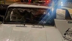 Вспыхнувшие «Жигули» в Долинске тушили четверо сотрудников МЧС