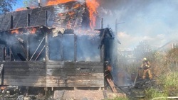 Фото сгоревшей дачи в Южно-Сахалинске опубликовало МЧС