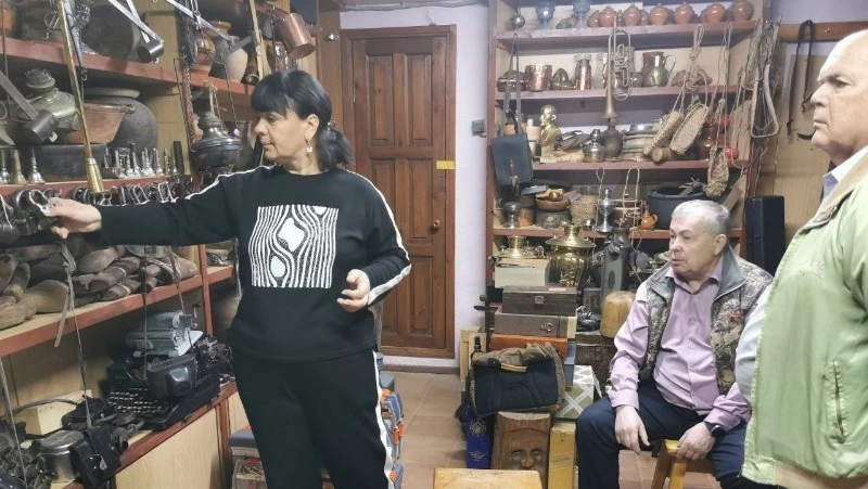 Сахалинскому музею книги Чехова подарили предметы чеховской эпохи 