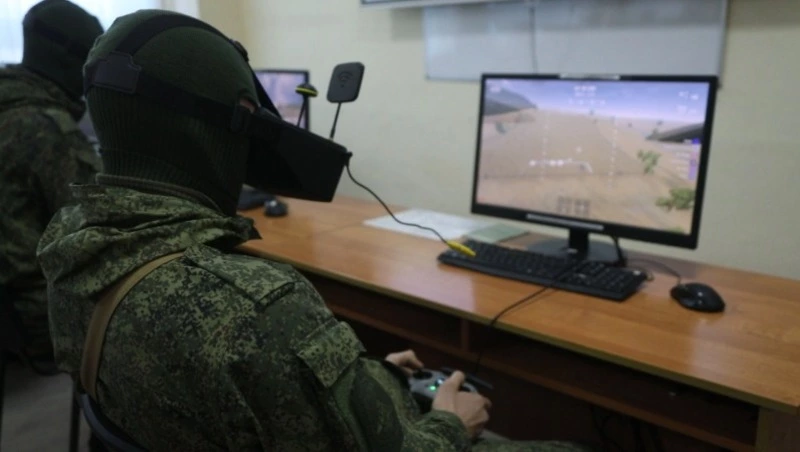 Островные бойцы осваивают навыки пилотирования беспилотных летательных аппаратов - Центр внимания 23.12.25