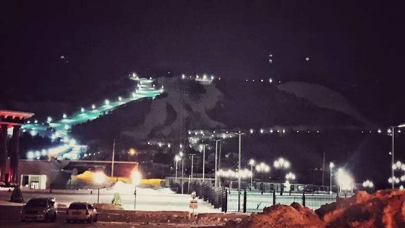 На юго-западном склоне СТК «Горный воздух» появилось постоянное освещение