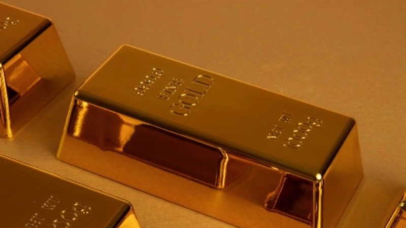 Цена на золото впервые в истории превысила $4950