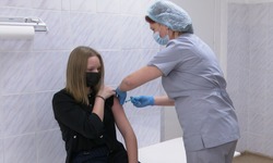 Больше 120 детей получили вакцину от коронавируса на Сахалине