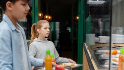 Испорченные продукты обнаружила прокуратура в одной из школ Поронайского района