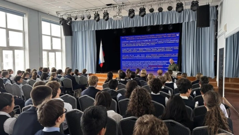 В южно-сахалинском лицее № 1 прошел урок мужества по теме геноцида советского народа