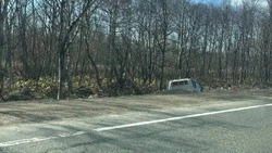 Грузовик слетел в кювет в результате аварии на Анивской трассе