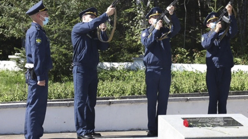 В Победино захоронили останки красноармейцев, погибших за освобождение Сахалина и Курил
