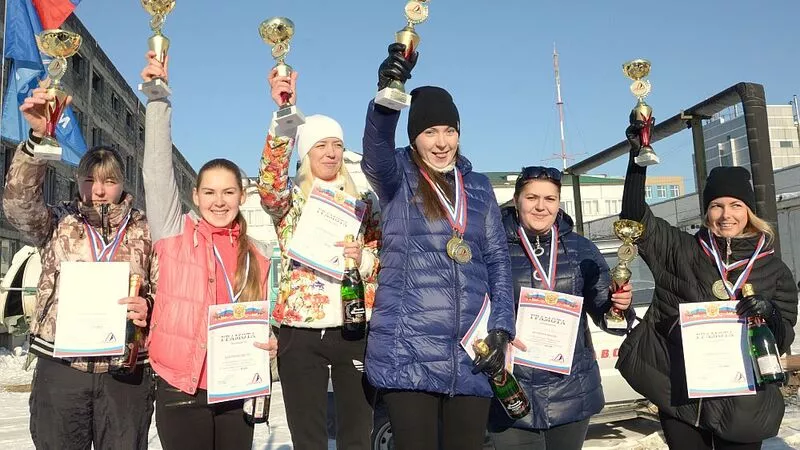 Автоледи Сахалина гонялись за гномом и уткой