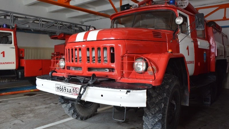 Автомобиль горел ночью в Охинском районе