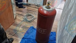 Газовый баллон изъяли из подъезда многоэтажки в Южно-Сахалинске