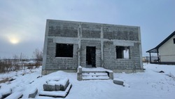 Из-за недостроенного дома по вине подрядчика семья на Сахалине может лишиться льготной ипотеки 