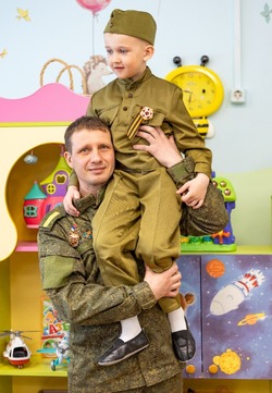 Из копилки — на фронт: поступок 6-летнего Артема из Южно-Сахалинска растрогал ветеранов СВО