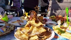 Невельские «Девчата» на празднике Масленицы выиграли мультиварку