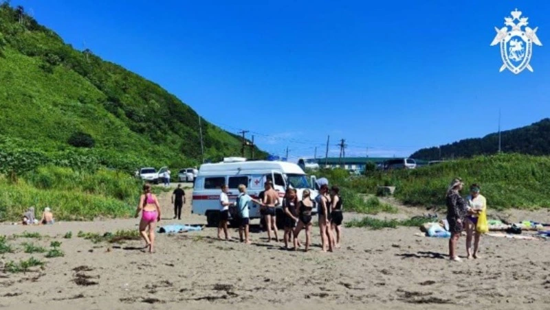 На Сахалине в районе села Ловецкого утонули молодой мужчина и ребенок