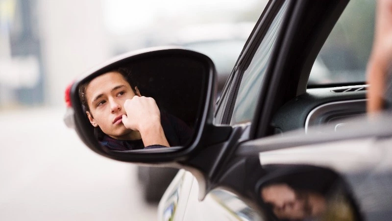 Житель Долинска, испортивший автомобиль соседки на 770 тысяч, сумел подписать мировое и рассрочку