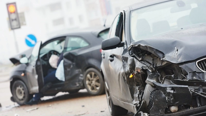 Водитель Toyota Corolla устроил ДТП с пострадавшим в Южно-Сахалинске 23 декабря