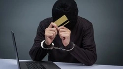 Около миллиона рублей потеряли сахалинцы, став жертвами мошенников за выходные