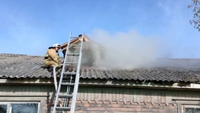 Пожарные потушили здание церковного прихода в Корсаковском районе за четыре часа