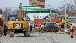 Опоры нового моста и ливневую канализацию обустроили на улице Бумажной в Южно-Сахалинске