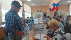 15 избирательных участков приняли жителей Углегорского района 
