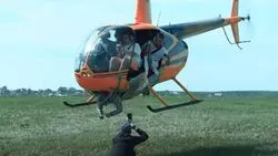 Блогер с Сахалина примотал человека на скотч к вертолету
