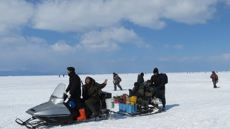 Не менее 15 снегоходов утопили сахалинские рыбаки с начала сезона
