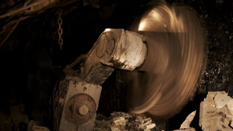 На сахалинской шахте завалило работника