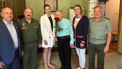 Участник ВОВ получил памятный подарок от мэра Южно-Сахалинска в честь 95-летия