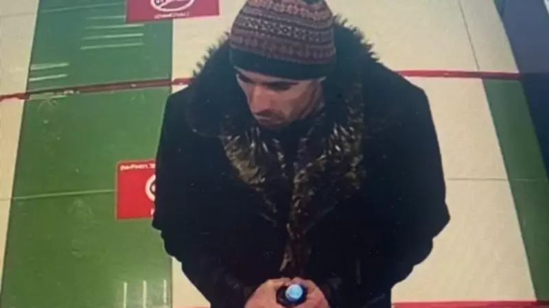 Сахалинец в шапке с узорами стащил iPhone у продавца в салоне связи