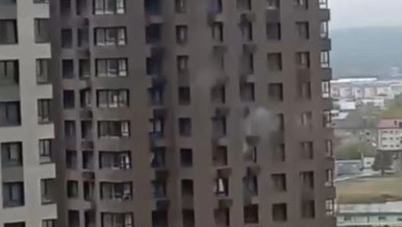 Многоэтажка загорелась в ЖК «Уюн парк» в Южно-Сахалинске