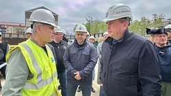 Валерий Лимаренко посетил подходящую к концу стройку кампуса «СахалинТех»