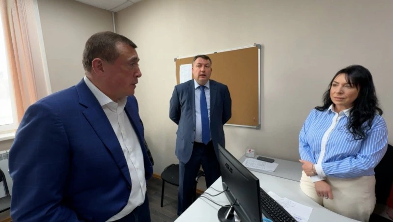 Лекарства доступнее, жалоб меньше: центр мониторинга отчитался губернатору Сахалинской области