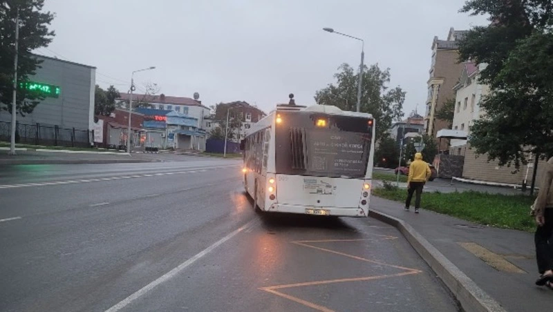 Не делают остановок: жители Южно-Сахалинска пожаловались на водителей автобусов