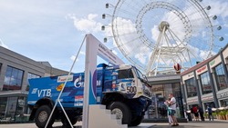 Легендарный KAMAZ, участвовавший в ралли «Дакар» и «Шелковый путь», выставлен в Москве