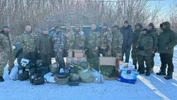 Мобилизованным передали автомобиль и снаряжение на передовую СВО с Сахалина