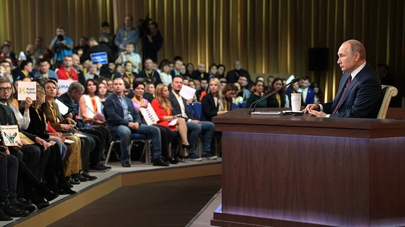 Вопрос Владимиру Путину о сборах на больных детей встретили аплодисментами