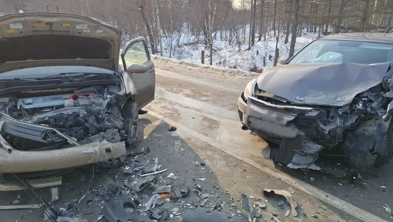 Появились кадры с места ДТП с двумя пострадавшими в Анивском районе