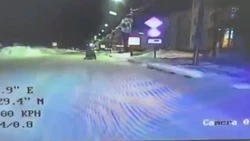 Пьяный водитель снегохода снес автомобиль, пока скрывался от ГАИ в Макарове  