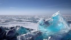 Спасатели предупредили сахалинцев, что лед в заливе Мордвинова опасен